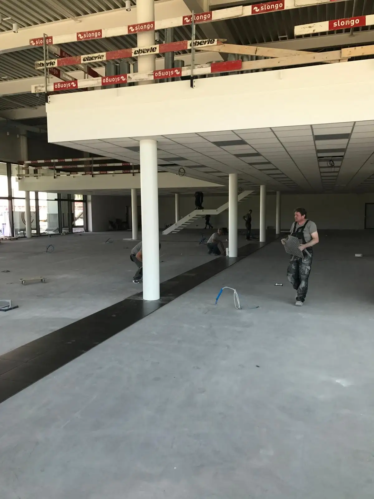 Porsche Zentrum St. Gallen: Verlegung im Rohbau